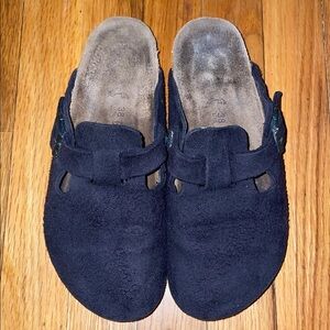Birkenstock‎ Boston Soft Footbed Clogs in black suede.  Size 38. Size 7-7.5.